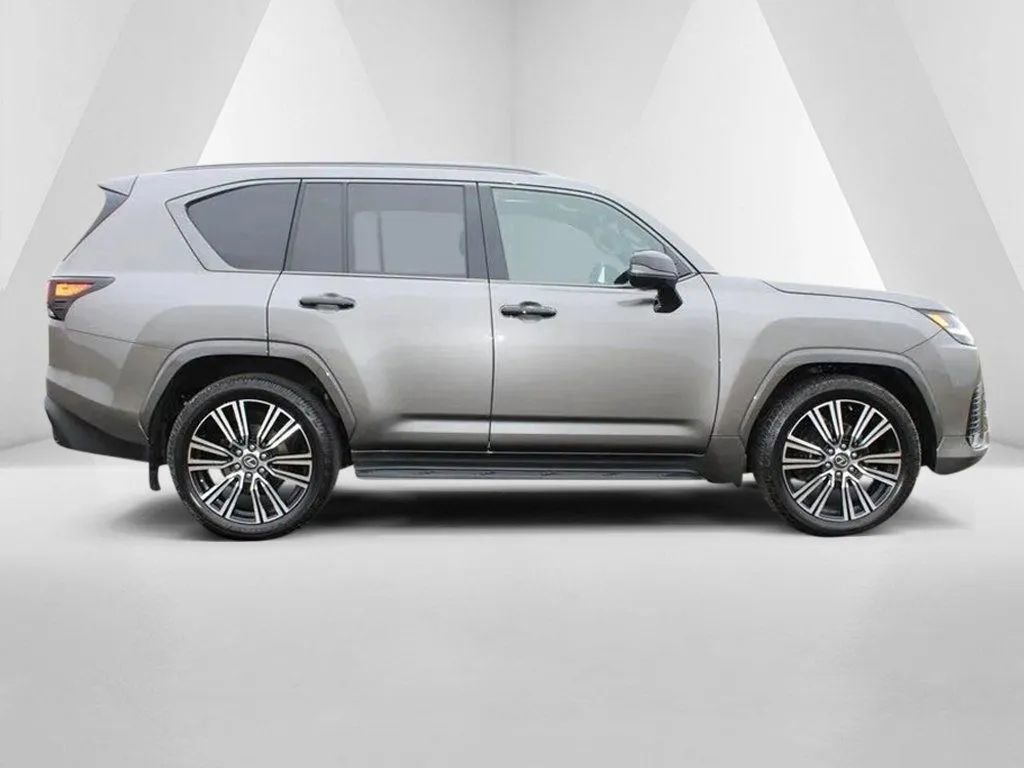 Used 2023 Lexus LX 600 4WD w/ Appearance Package image 8