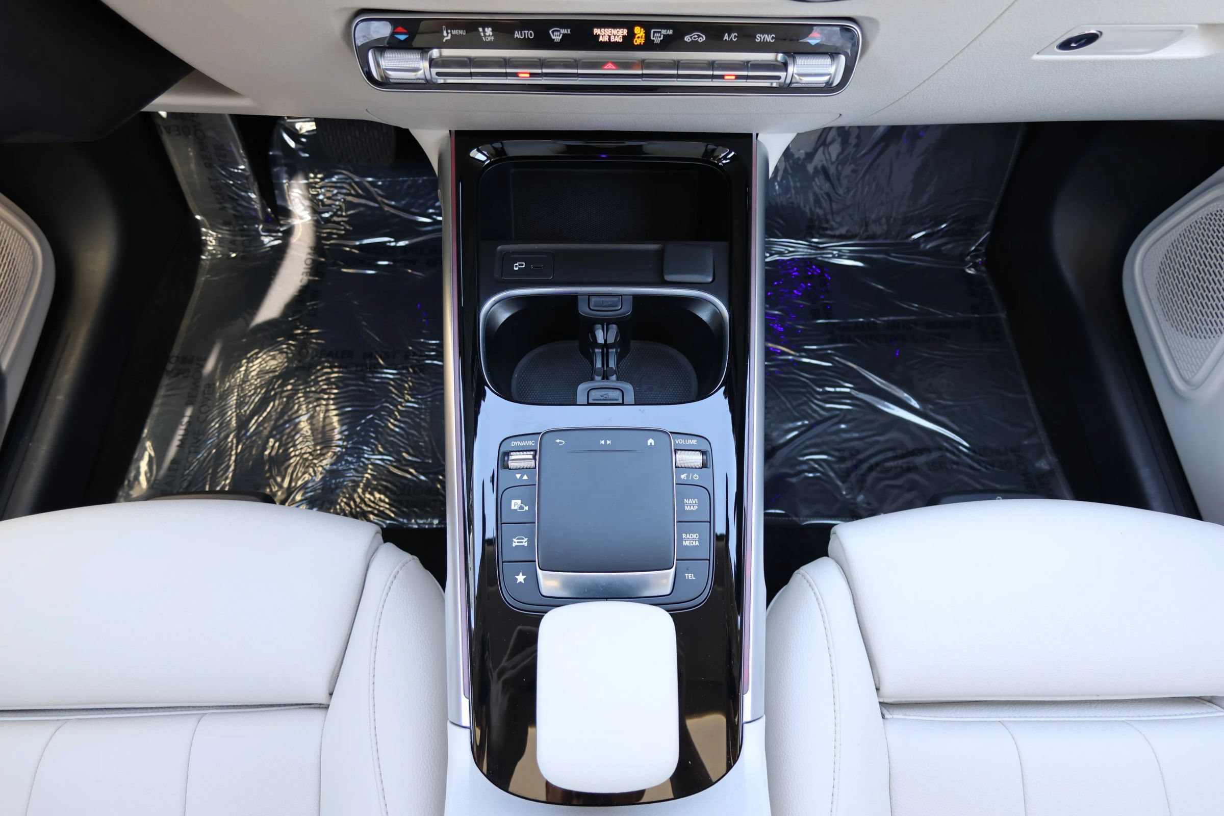 Used 2023 Mercedes-Benz GLB 250 4MATIC w/ Premium Package image 36
