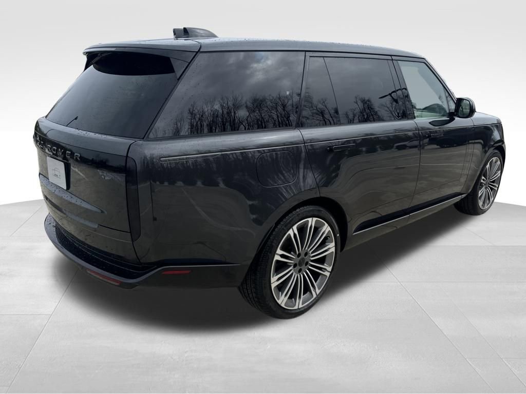 New 2026 Land Rover Range Rover Long Wheelbase SE AWD/4WD image 8