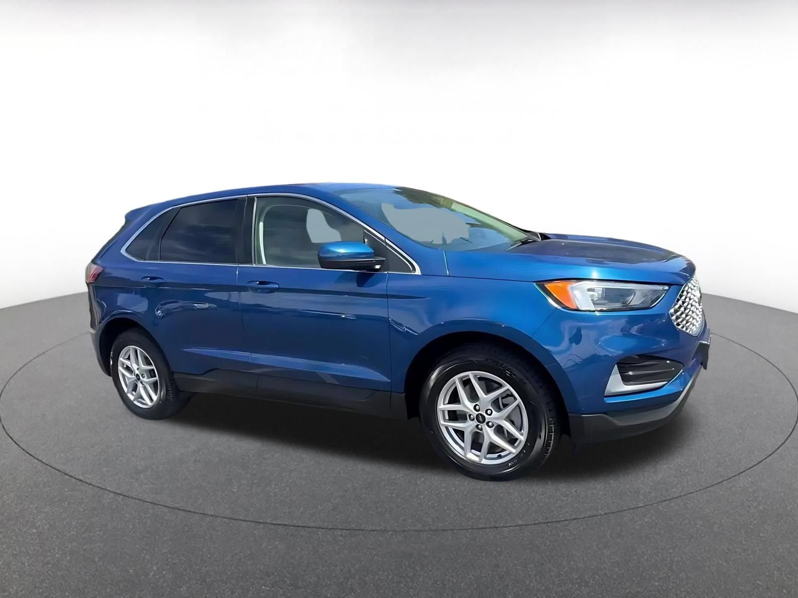 Used 2024 Ford Edge SEL AWD/4WD image 2