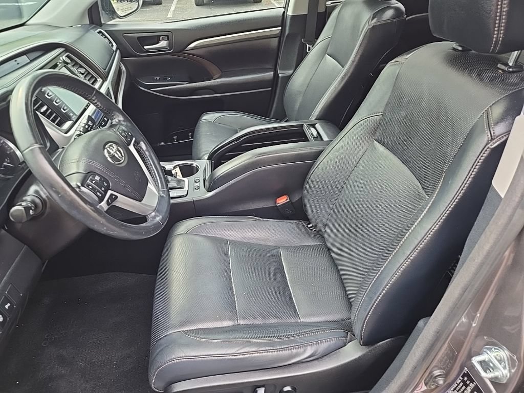 Used 2017 Toyota Highlander Limited Platinum AWD/4WD image 28