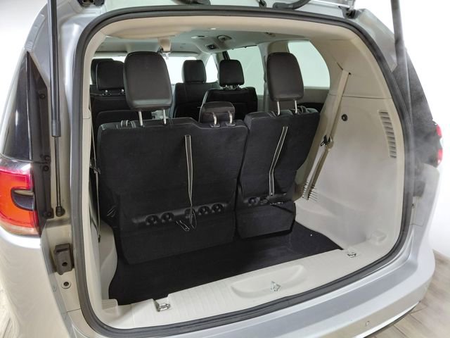Used 2024 Chrysler Pacifica Touring-L image 46