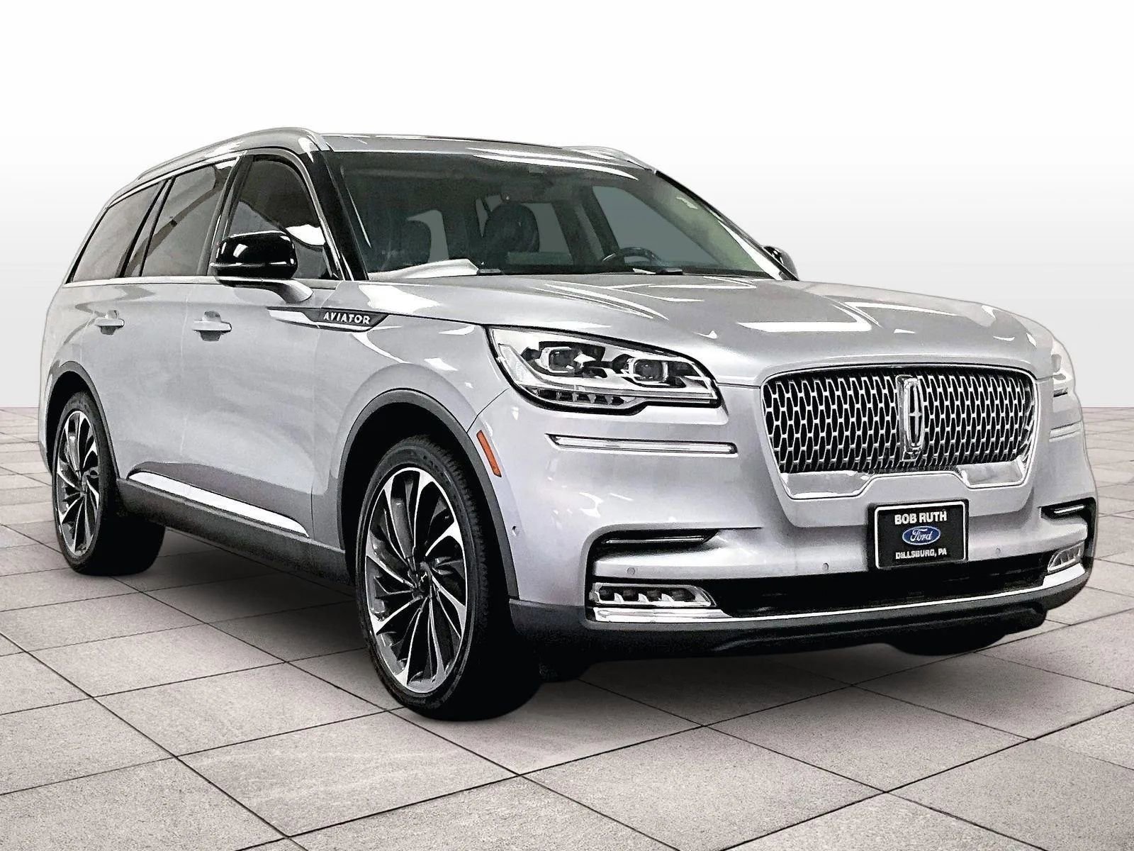 Used 2020 Lincoln Aviator Reserve w/ Equipment Group 202A image 2