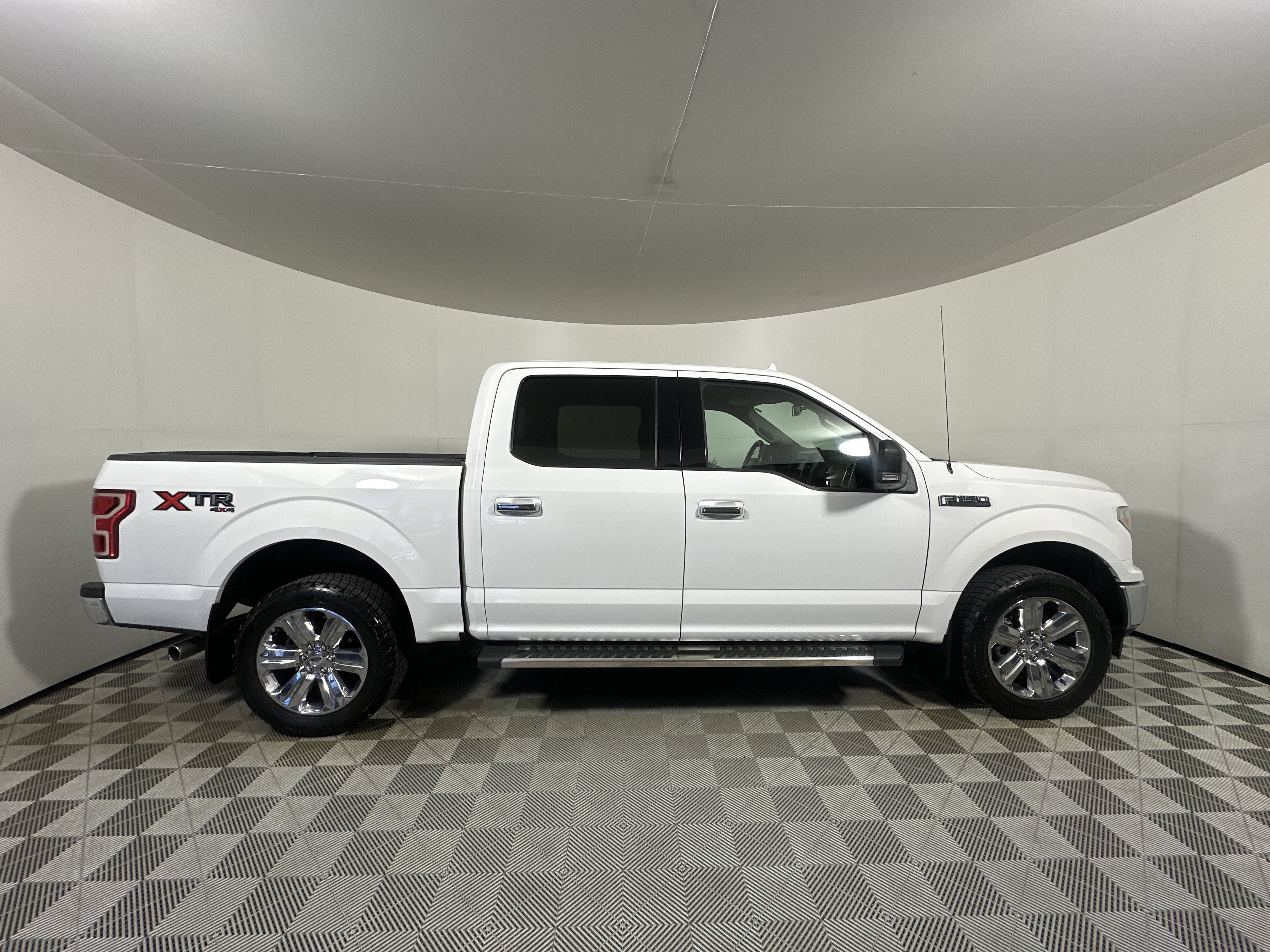 Used 2018 Ford F150 XLT w/ Equipment Group 302A Luxury AWD/4WD image 8