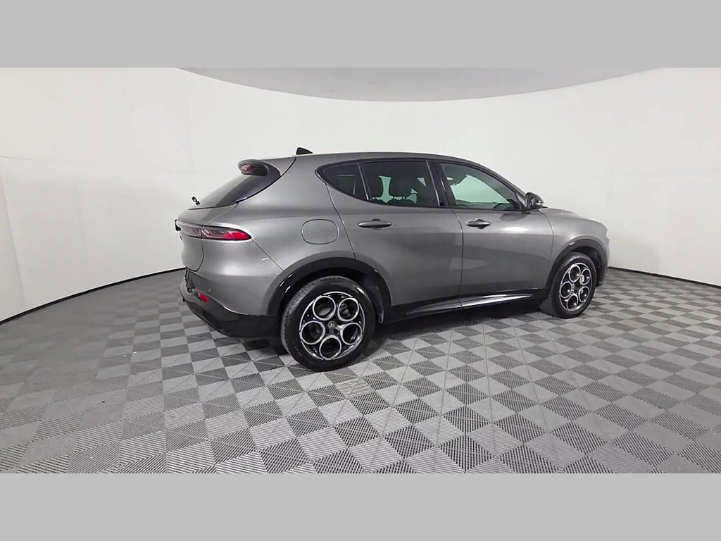 Used 2025 Alfa Romeo Tonale w/ Premium Package AWD/4WD image 38
