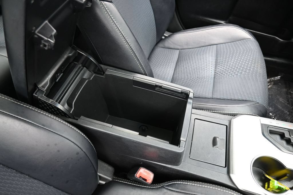 Used 2014 Toyota Camry SE w/ Moonroof Package FWD image 34