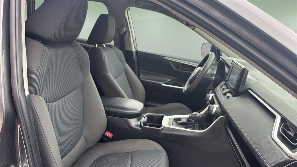 Used 2022 Toyota RAV4 LE image 13