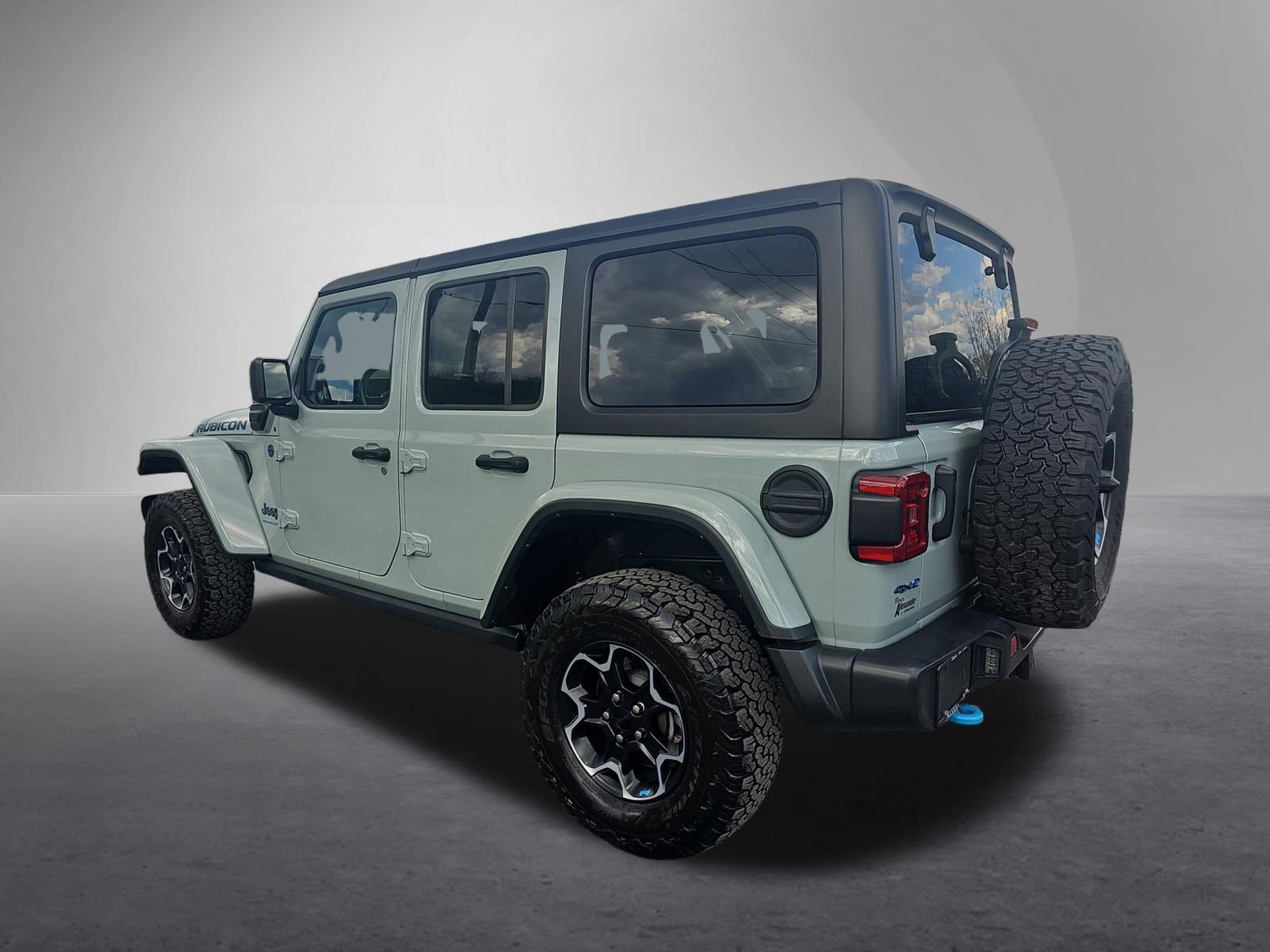 Used 2023 Jeep Wrangler Unlimited Rubicon 4xe w/ Cold Weather Group AWD/4WD image 6