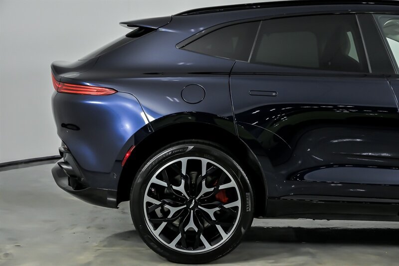 Used 2022 Aston Martin DBX AWD/4WD image 12