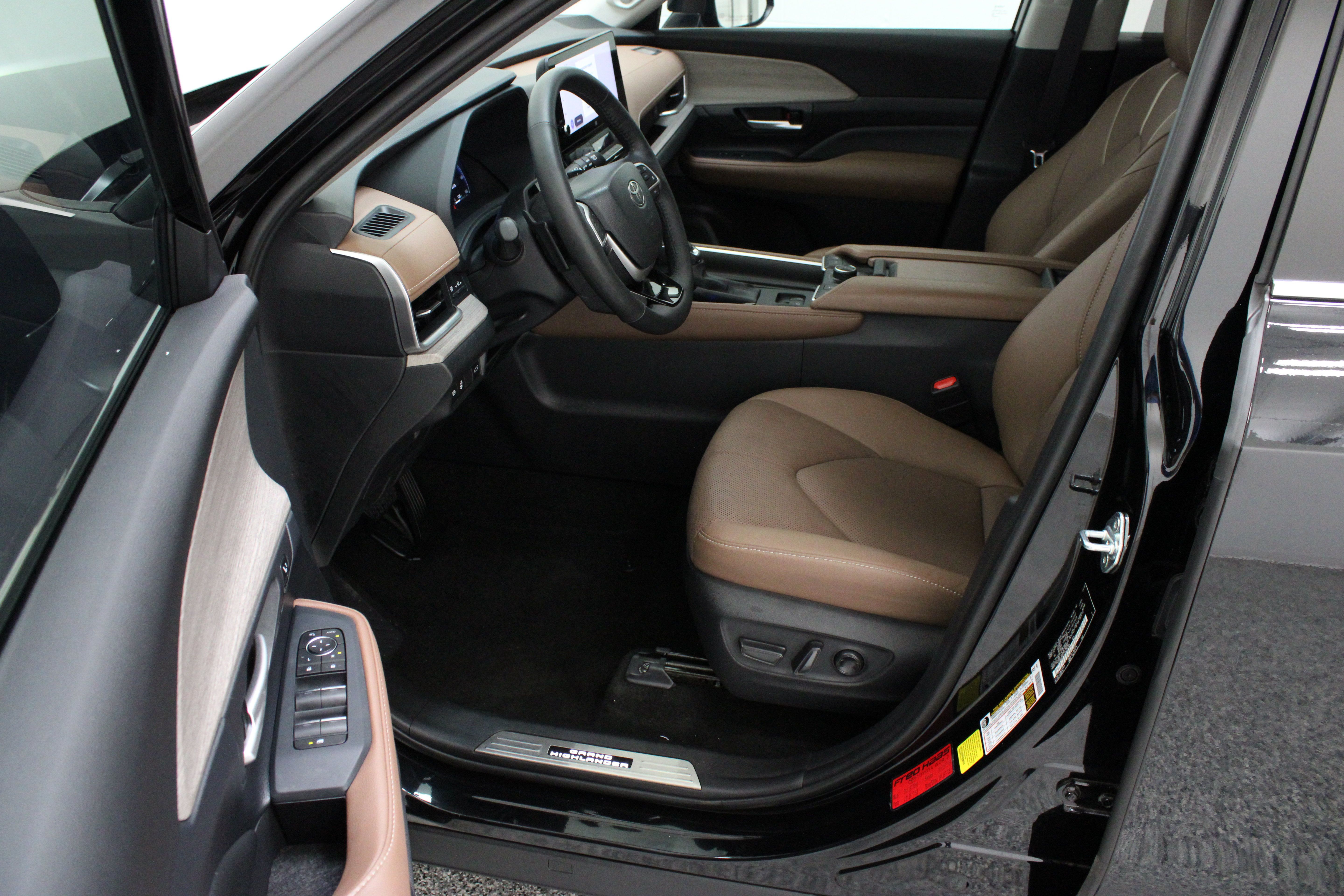 Used 2026 Toyota Grand Highlander AWD image 14