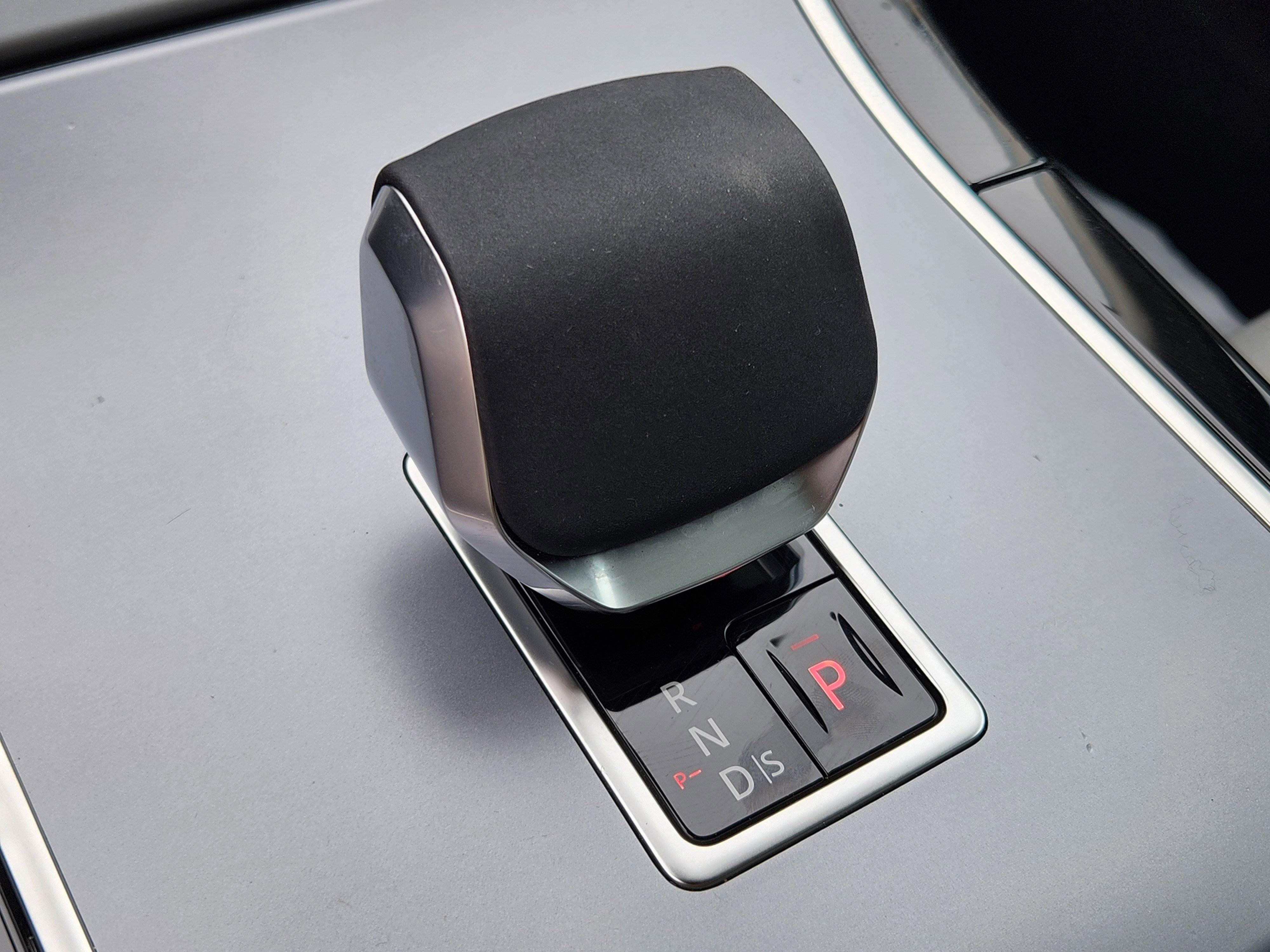 Certified 2025 Land Rover Range Rover Evoque S image 22