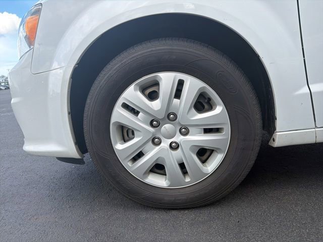 Used 2018 Dodge Grand Caravan SE w/ UConnect Hands-Free Group image 9