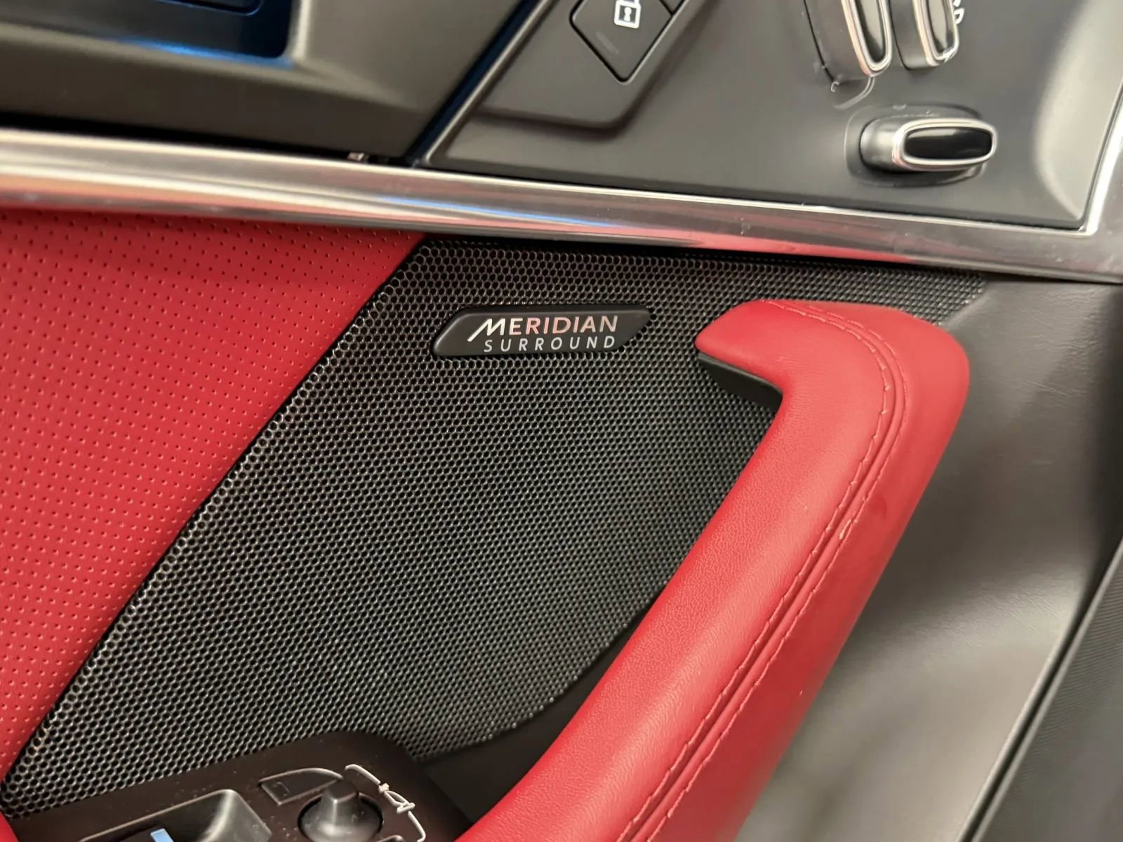 Used 2021 Jaguar F-TYPE R AWD/4WD image 16