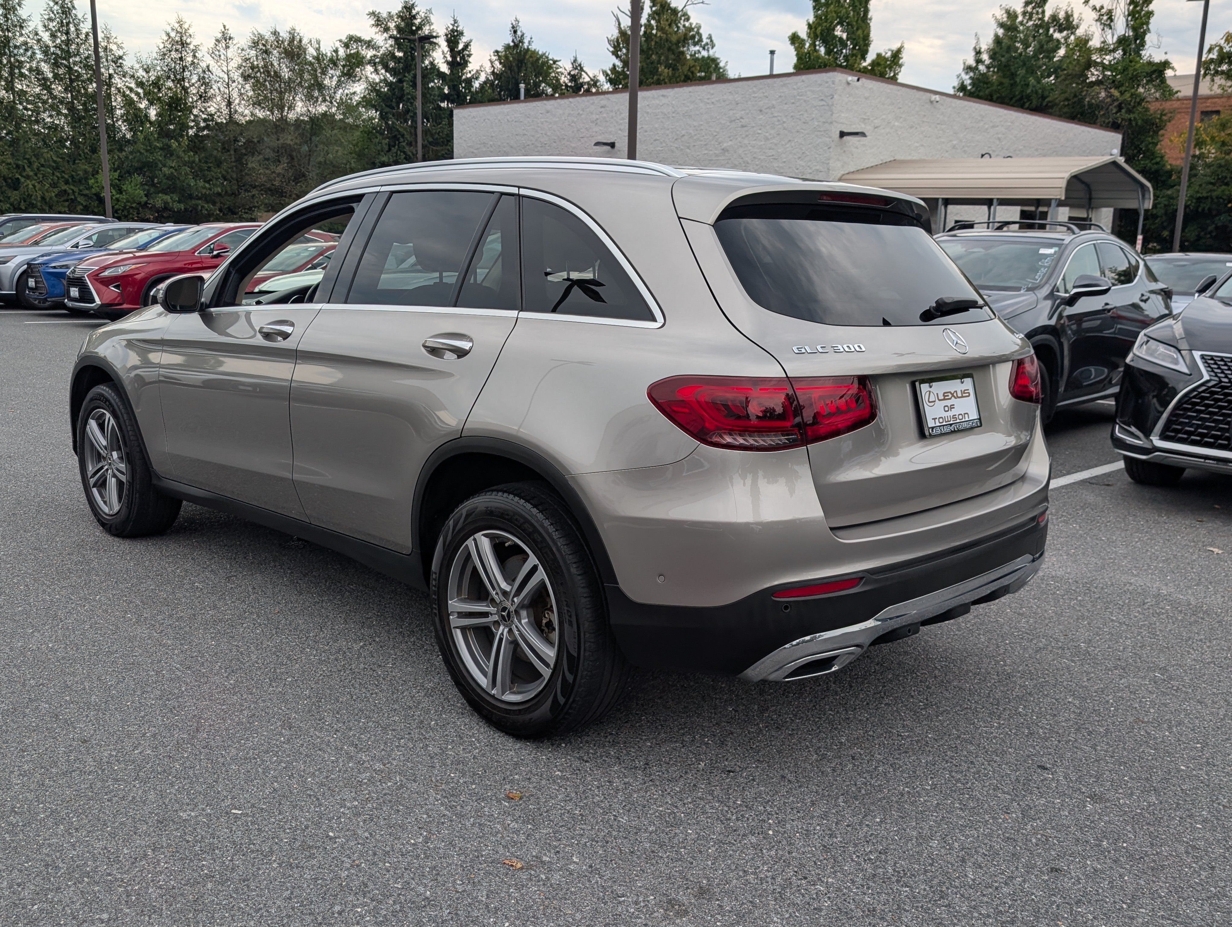 Used 2021 Mercedes-Benz GLC 300 4MATIC image 5