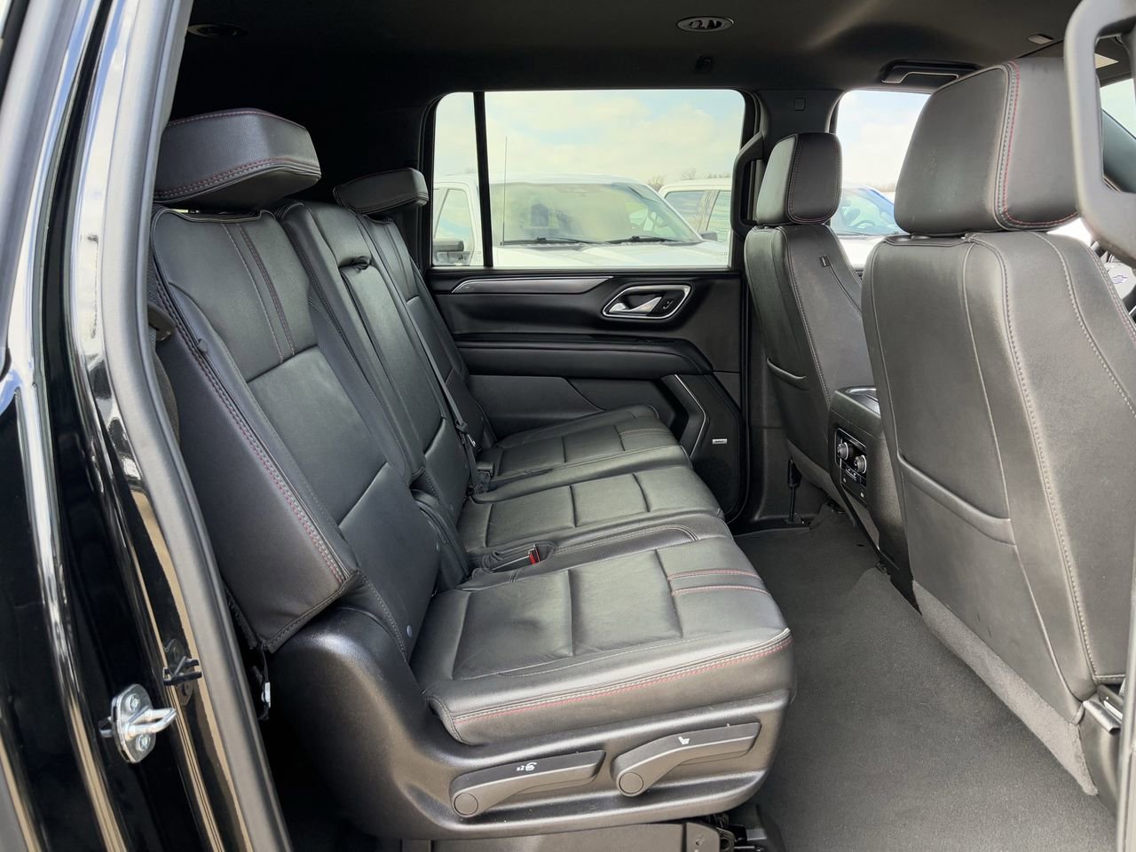 Used 2024 Chevrolet Suburban RST image 31