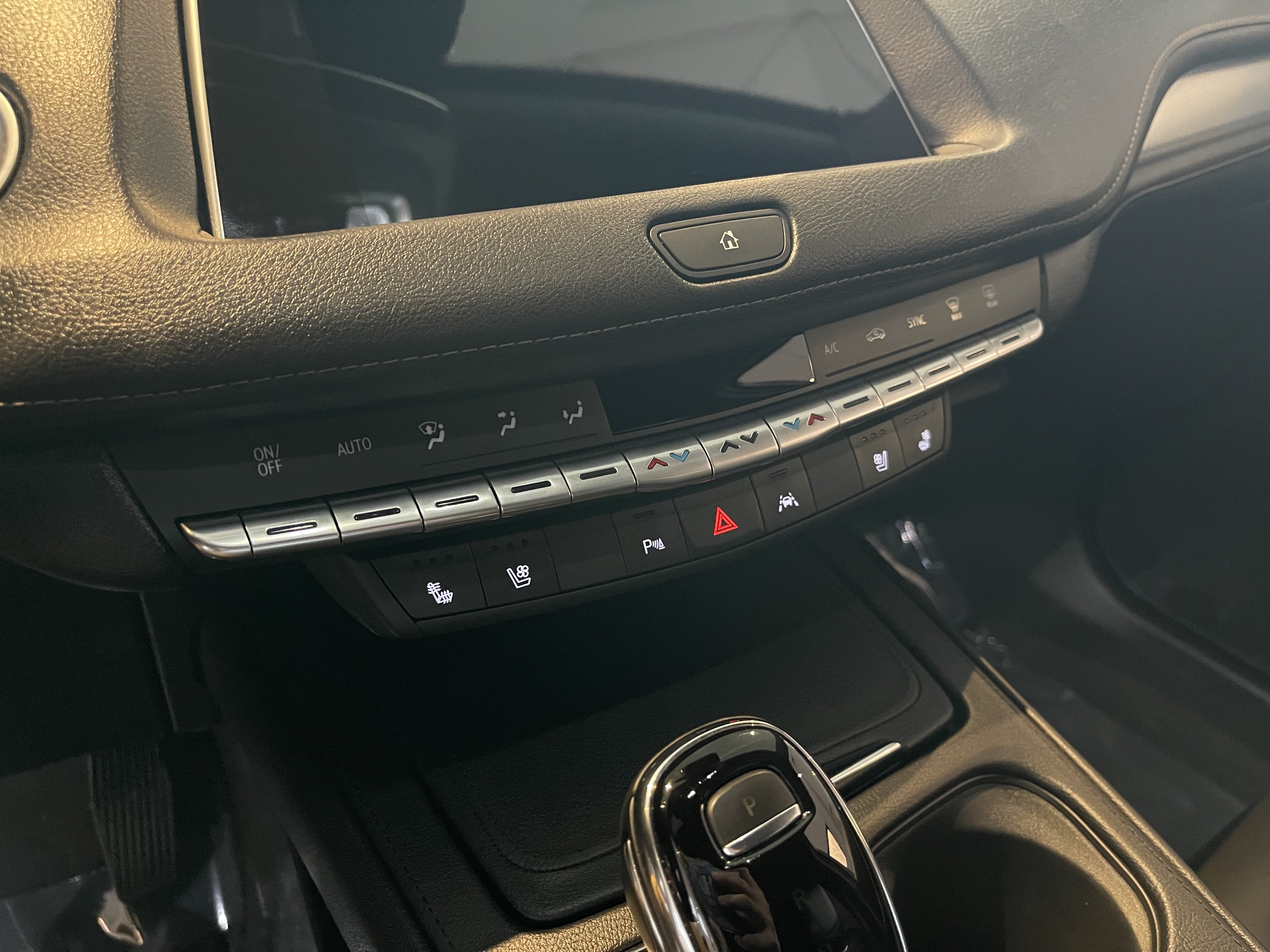 Certified 2023 Cadillac XT4 Premium Luxury AWD/4WD image 9