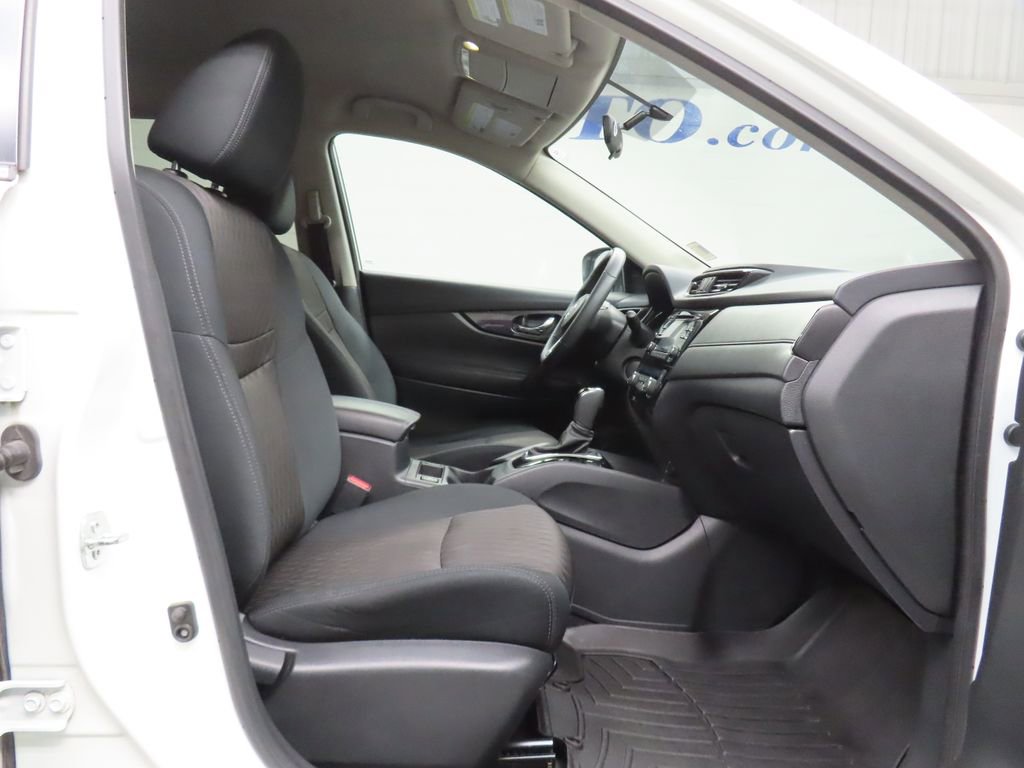Used 2017 Nissan Rogue SV AWD/4WD image 20