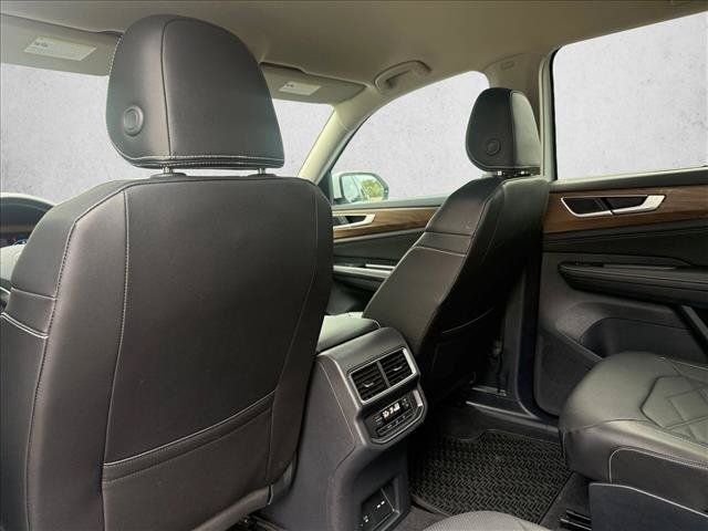 Used 2024 Volkswagen Atlas SE w/ Black Wheel Package FWD image 19