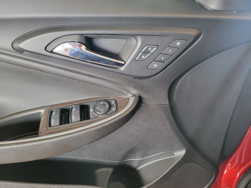Used 2025 Chevrolet Malibu LT FWD image 12