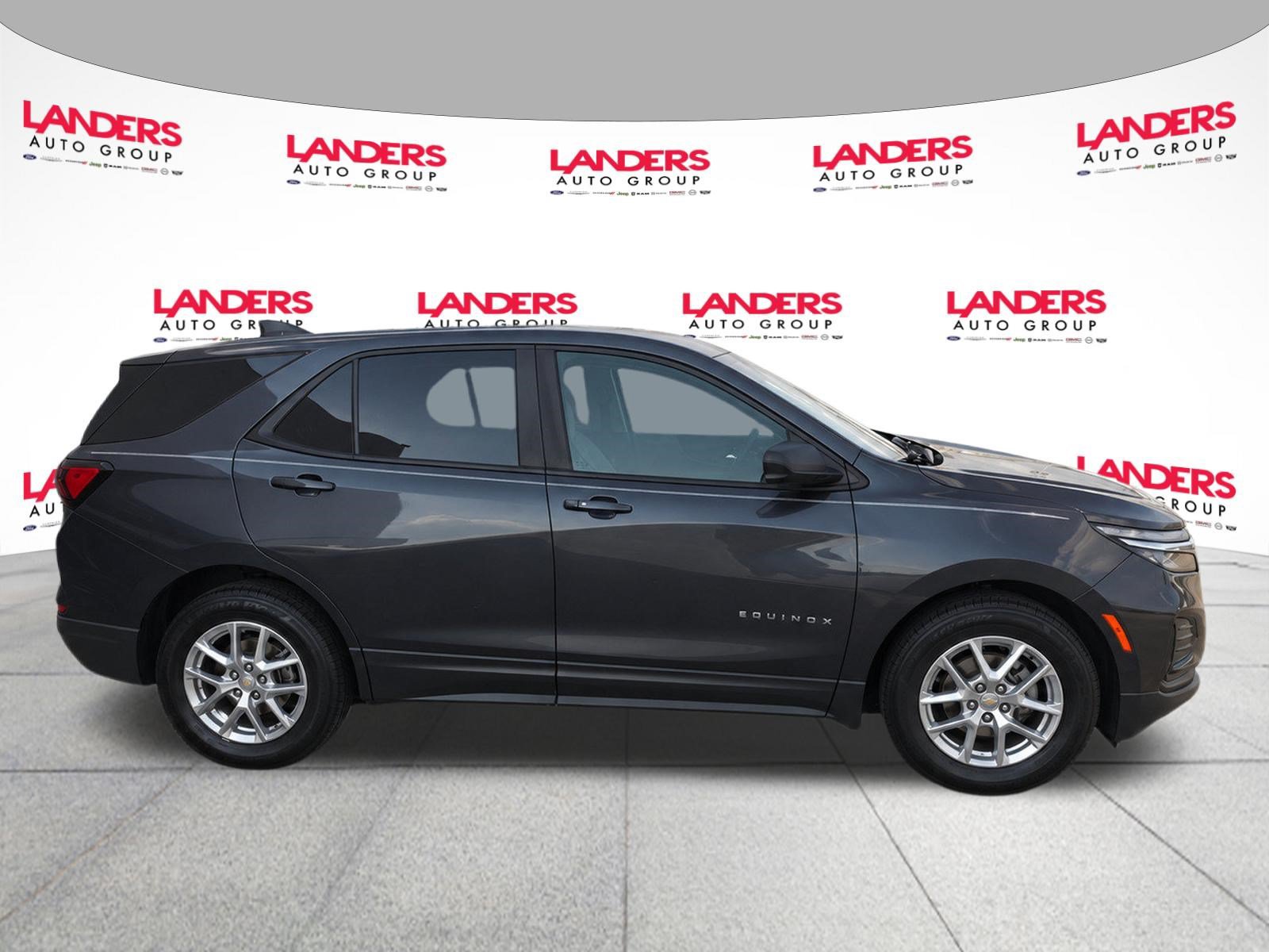 Used 2022 Chevrolet Equinox LS w/ LS Convenience Package FWD image 3