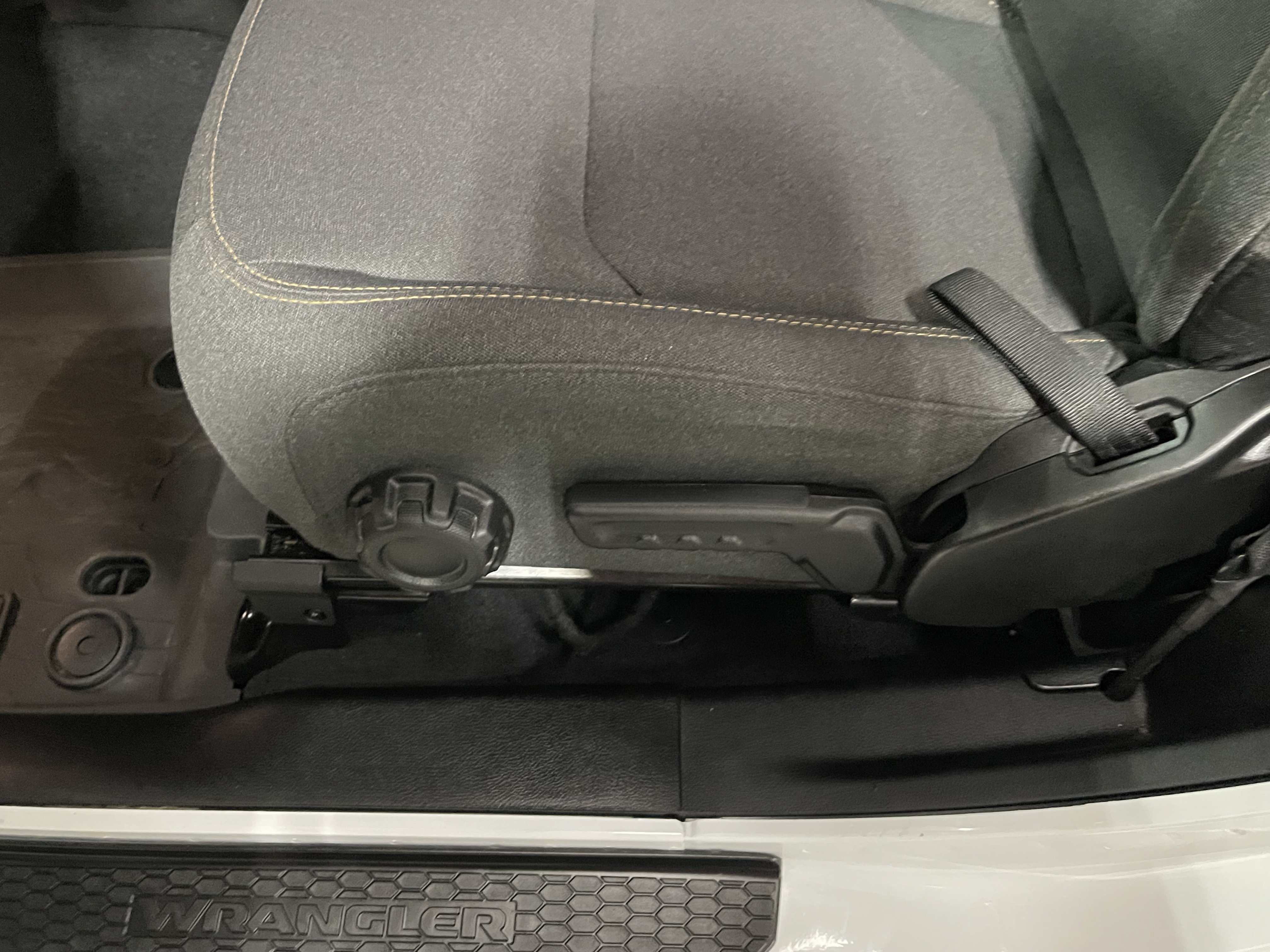 Certified 2025 Jeep Wrangler Sport AWD/4WD image 13