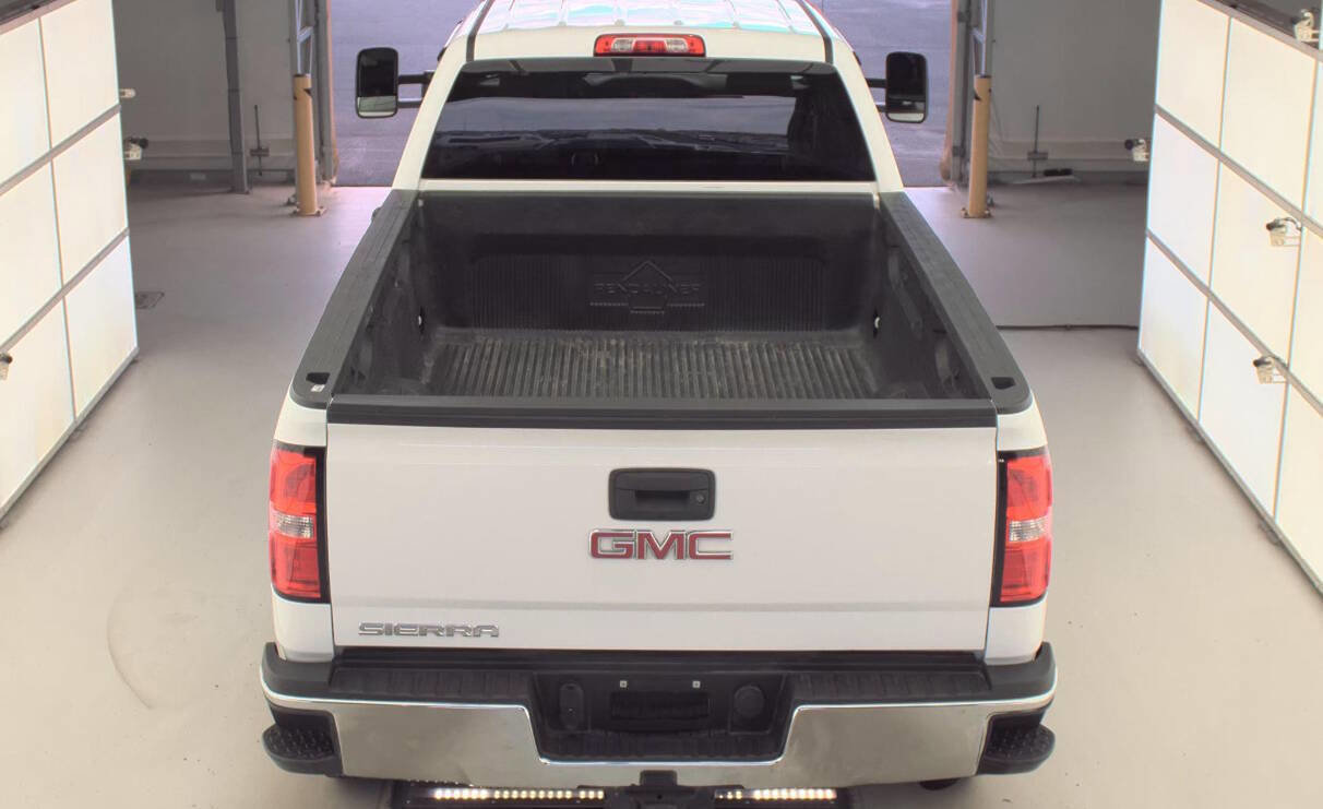Used 2015 GMC Sierra 2500 4x4 Crew Cab image 3