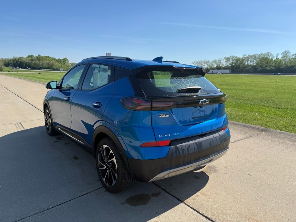 Used 2023 Chevrolet Bolt EUV Premier w/ Sun & Sound Package image 7