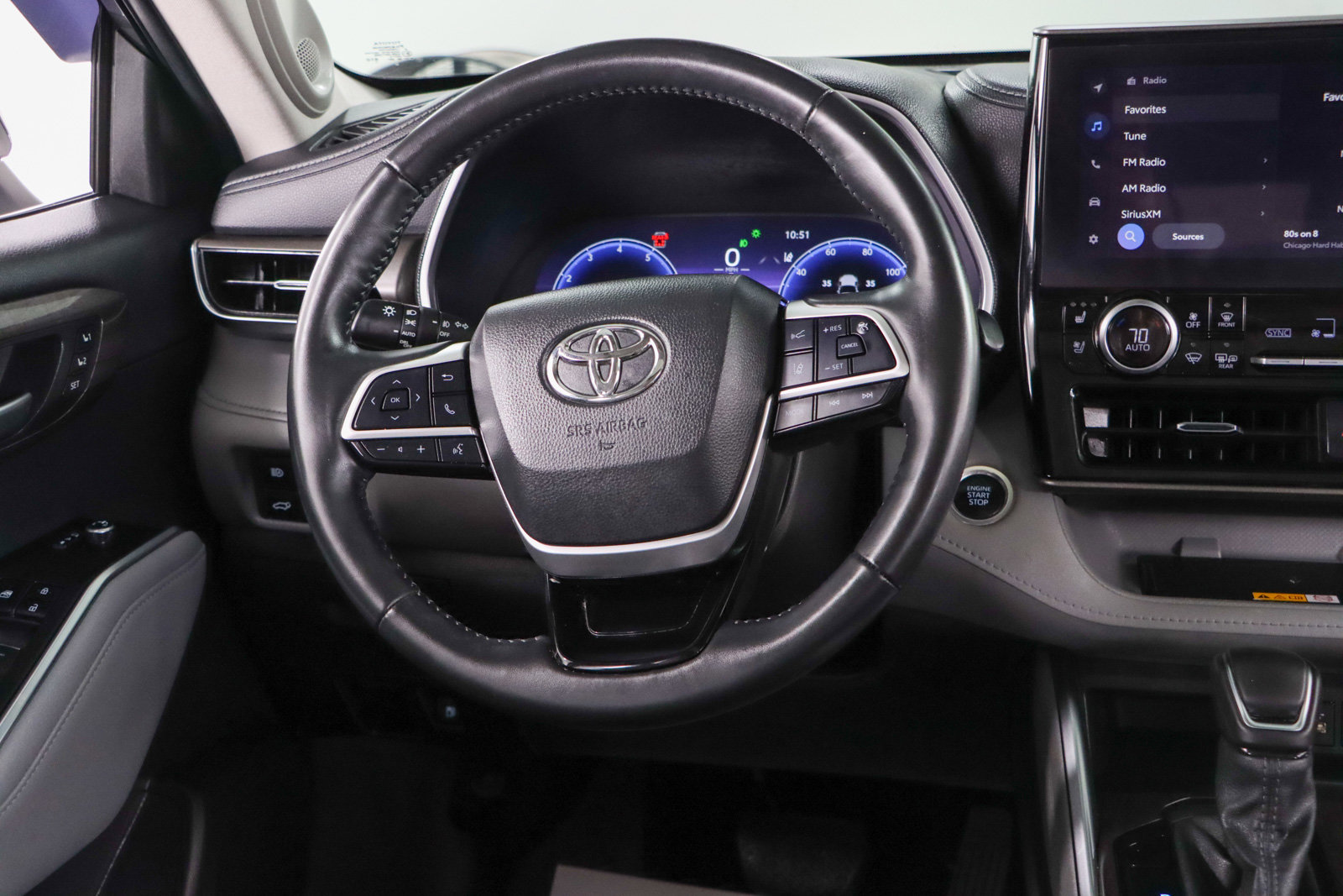 Used 2024 Toyota Highlander Limited FWD image 12