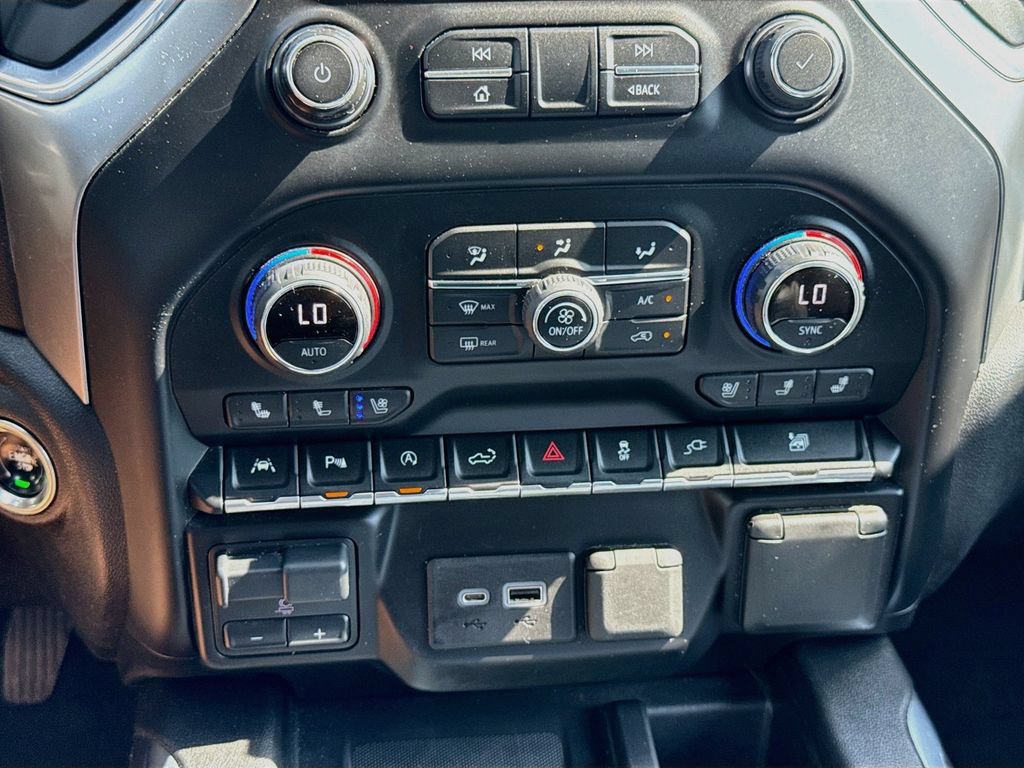 Used 2020 Chevrolet Silverado 1500 LTZ w/ LTZ Plus Package AWD/4WD image 17