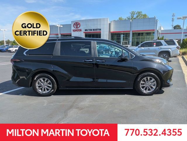 Certified 2025 Toyota Sienna XLE FWD image 3