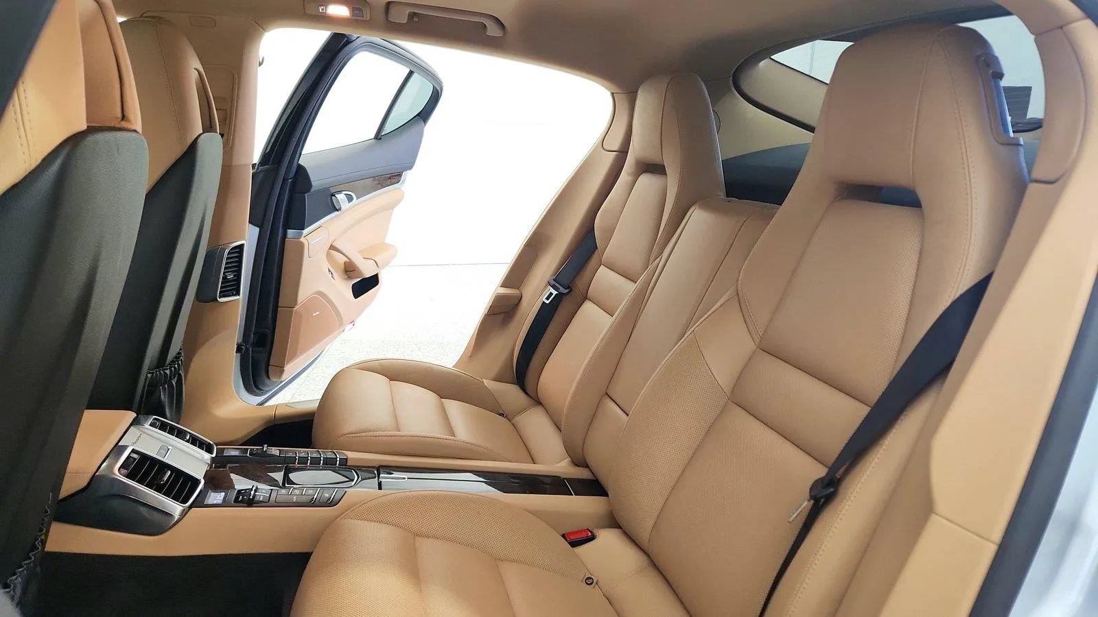 Used 2015 Porsche Panamera 4 AWD/4WD image 24