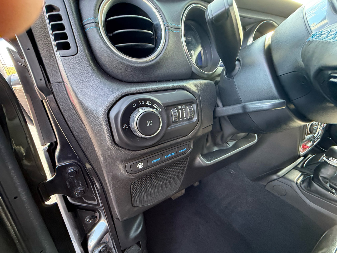 Used 2022 Jeep Wrangler Unlimited Rubicon 4xe w/ Dual Top Group image 16