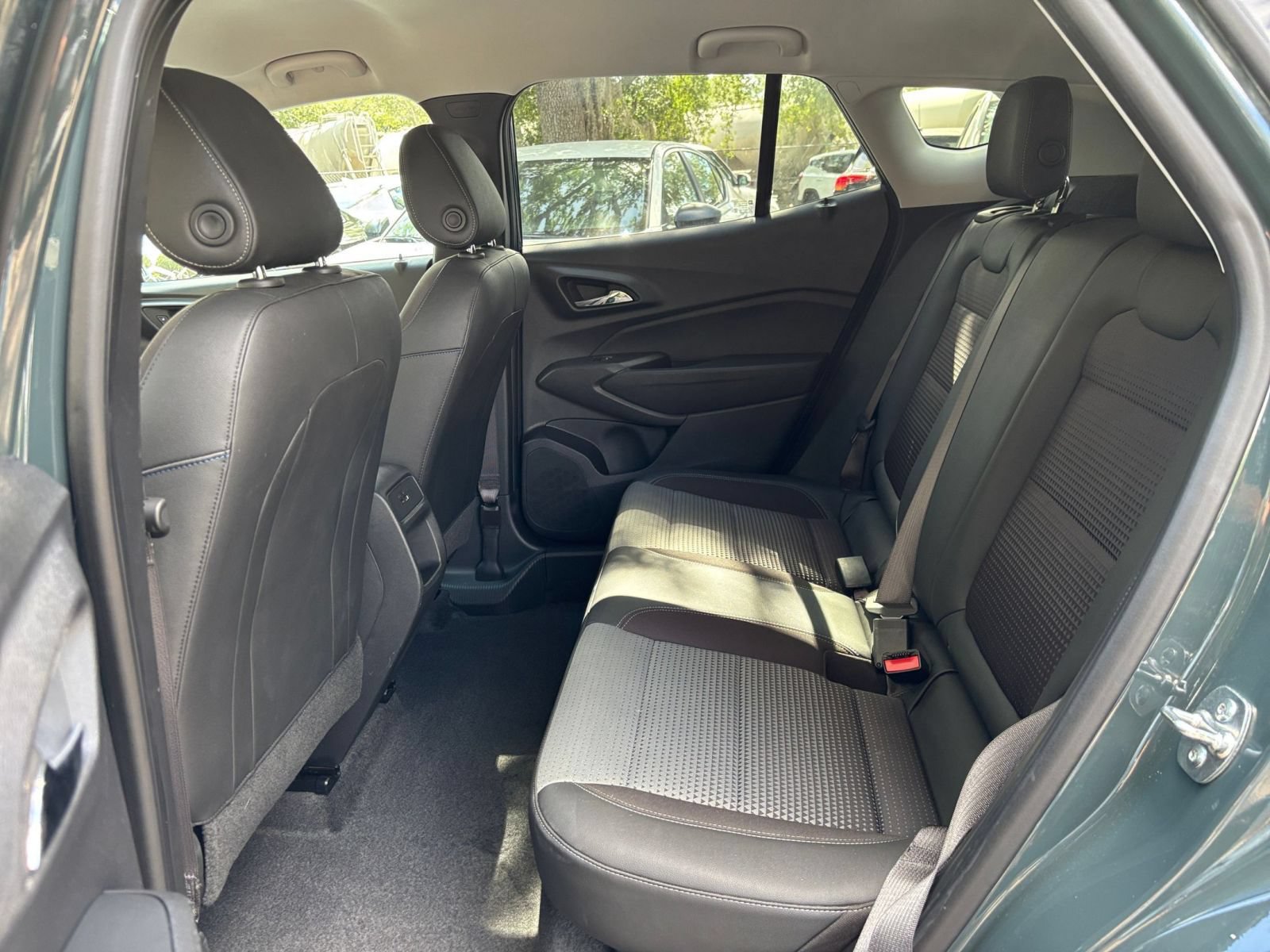Used 2025 Chevrolet Trax LT FWD image 38