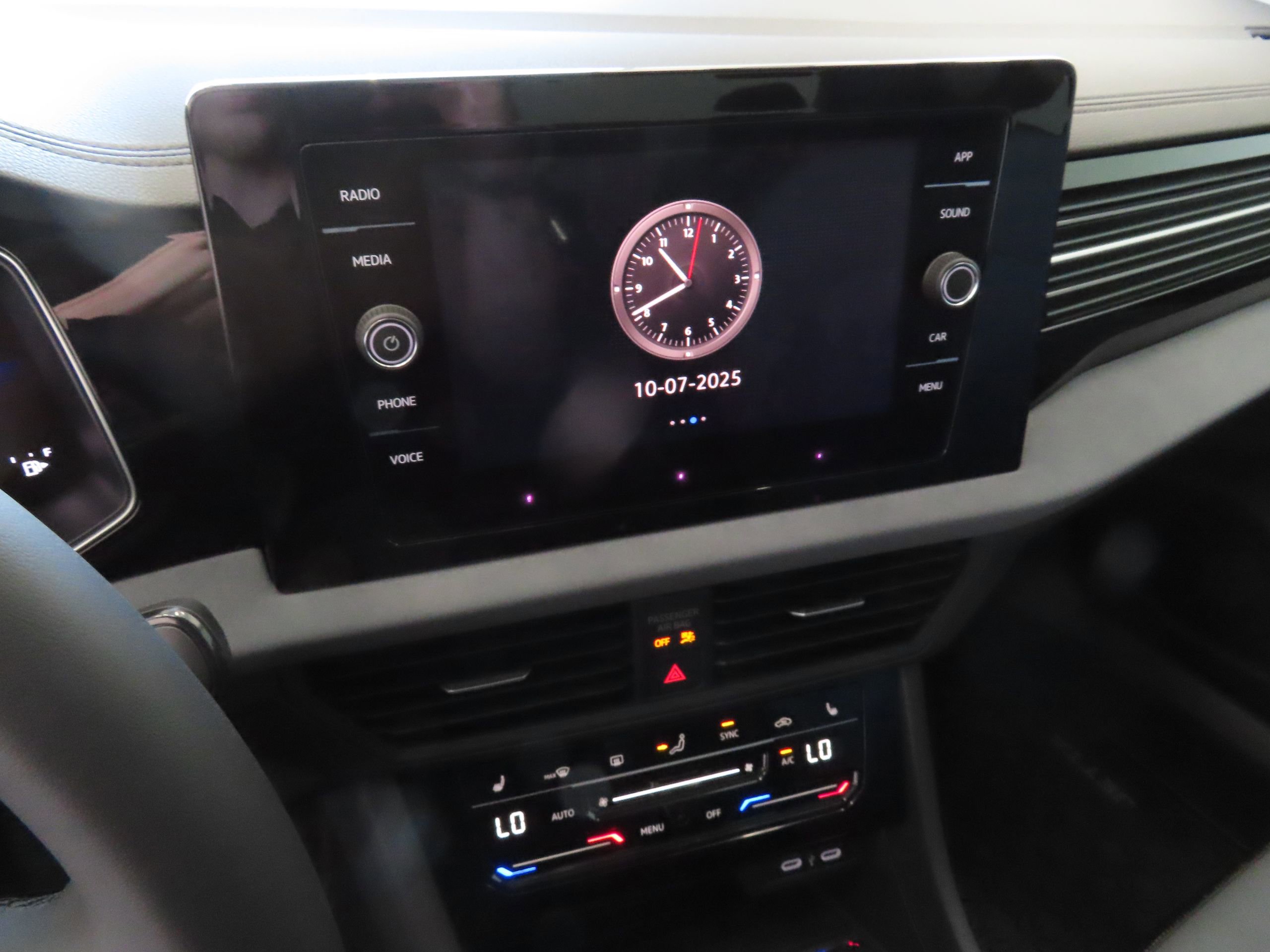 New 2025 Volkswagen Jetta SE FWD image 15