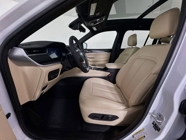 New 2025 Jeep Grand Cherokee Limited image 24