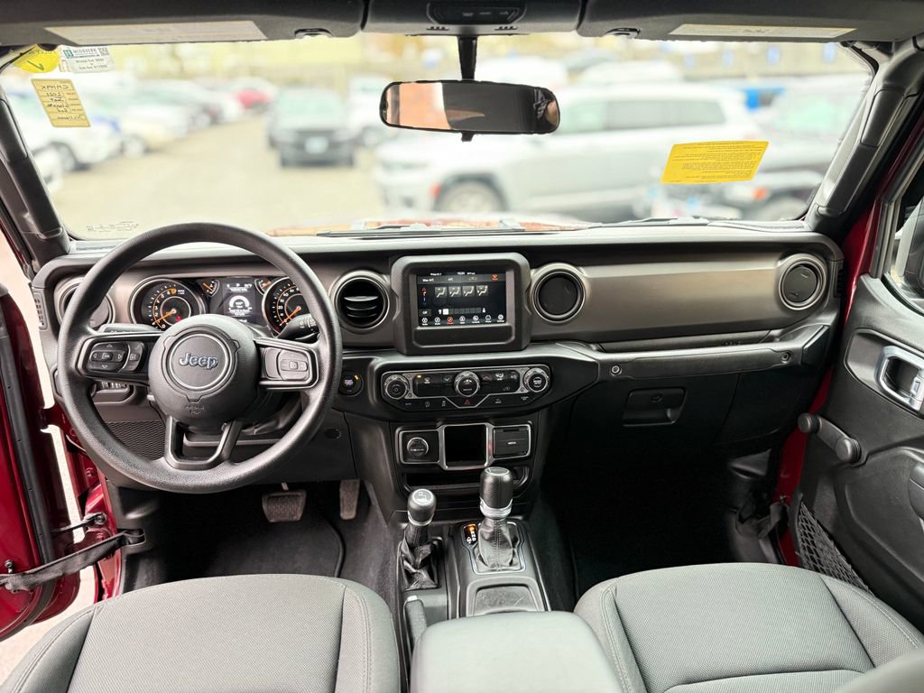Used 2022 Jeep Gladiator Sport AWD/4WD image 9