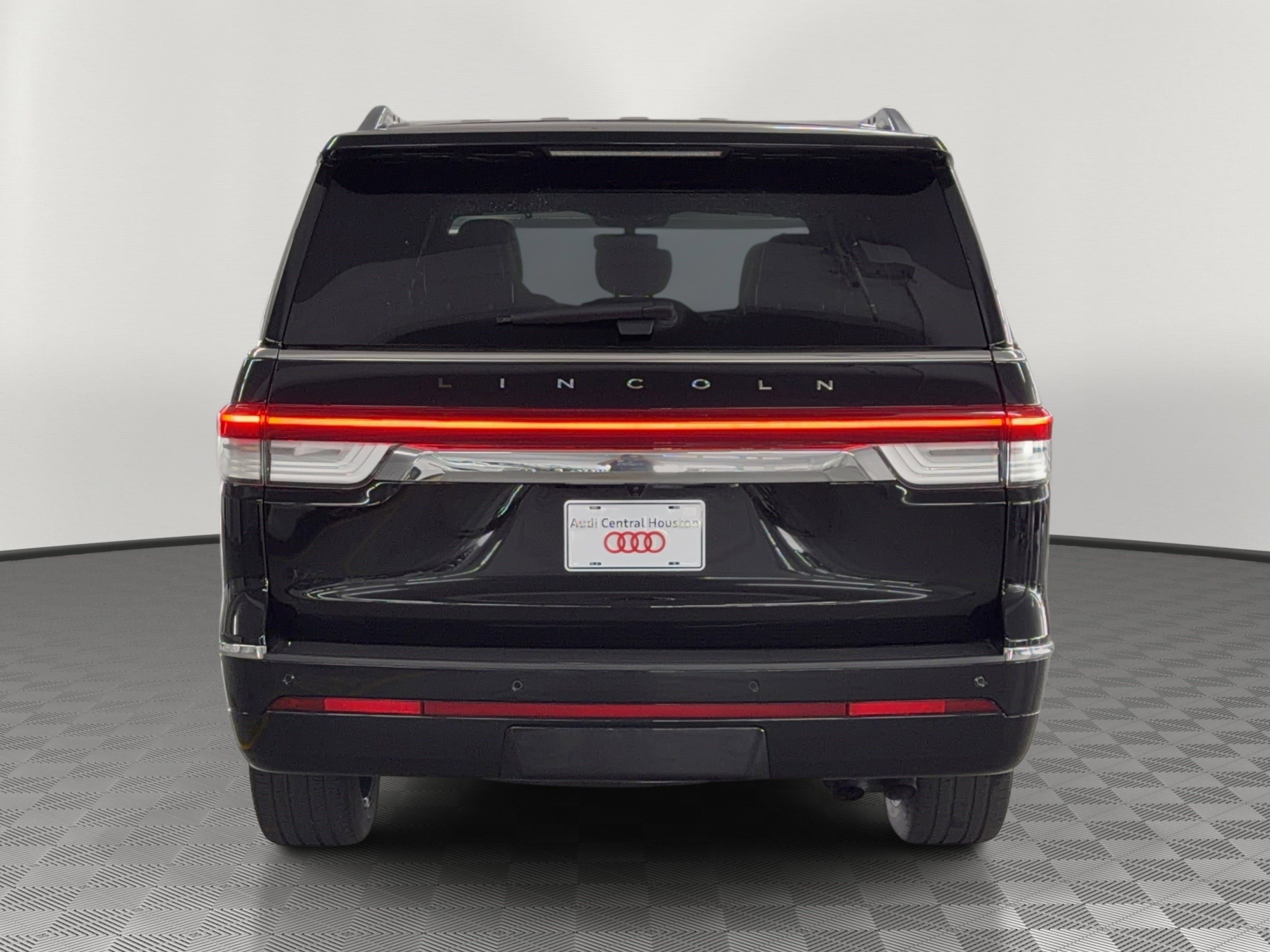 Used 2024 Lincoln Navigator Reserve AWD/4WD image 10