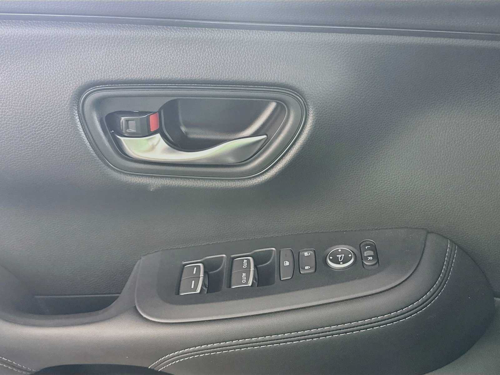 Certified 2026 Honda HR-V EX-L image 17