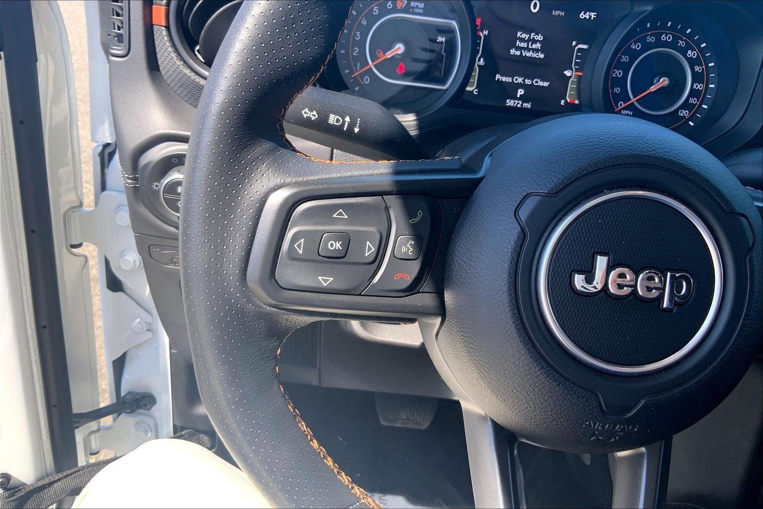 Certified 2025 Jeep Gladiator Mojave w/ Convenience Group AWD/4WD image 23