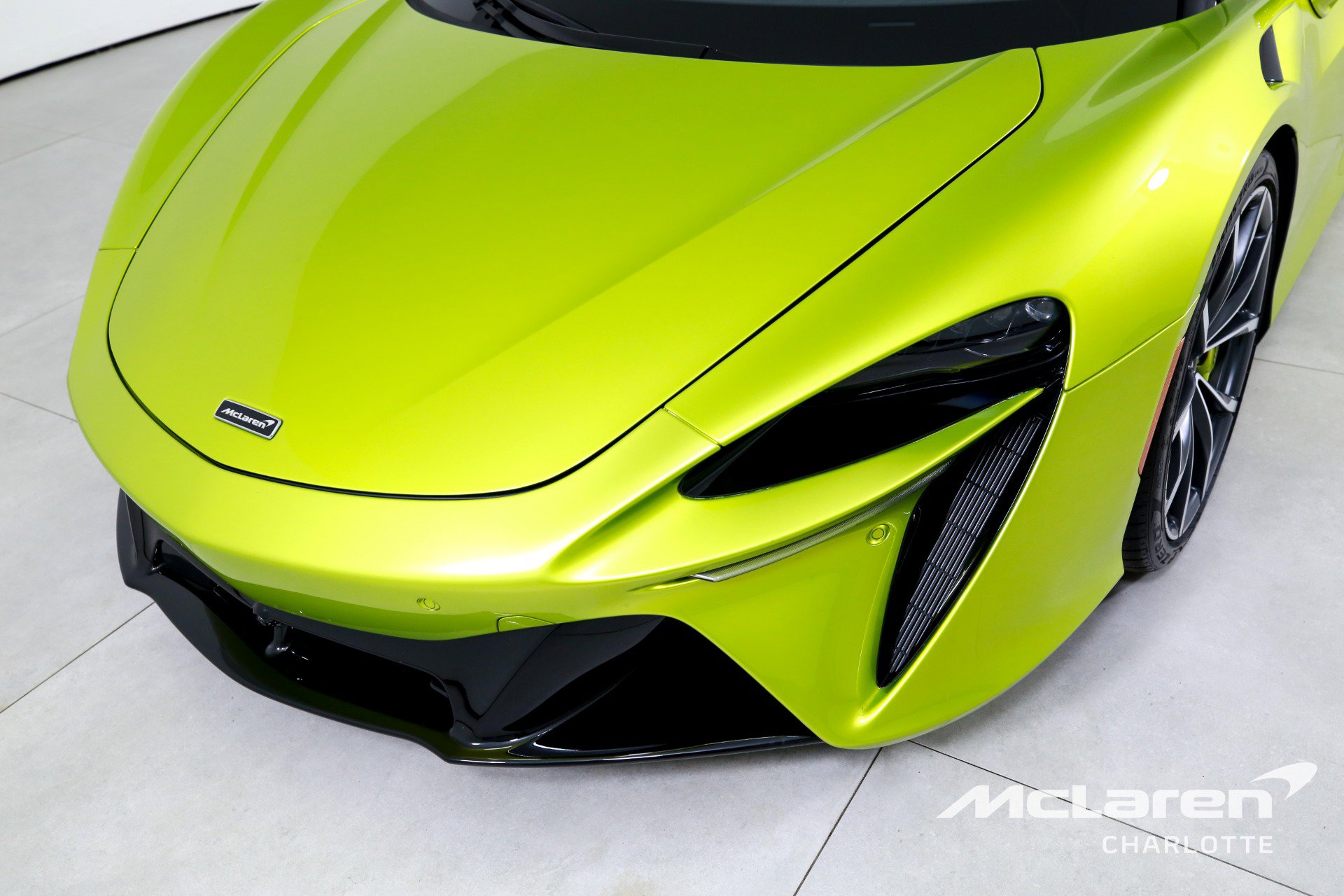 Used 2023 McLaren Artura image 5