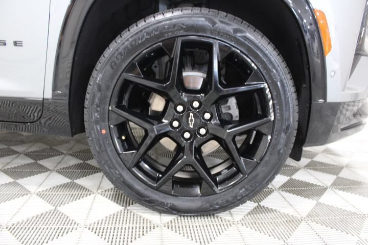 Used 2025 Chevrolet Traverse RS AWD/4WD image 46