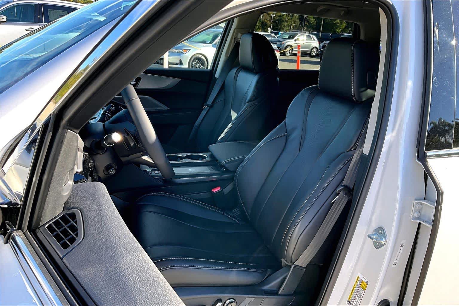 Certified 2026 Acura MDX w/ Technology Package FWD image 9