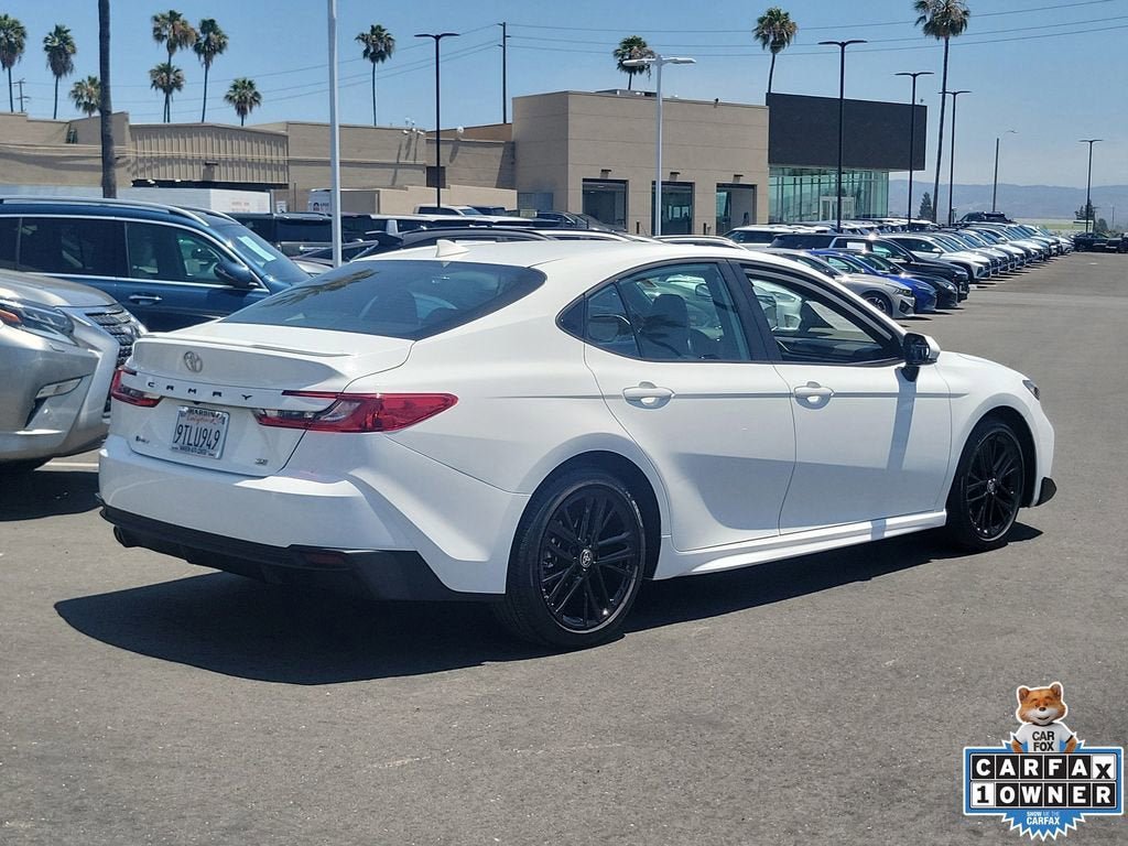 Used 2025 Toyota Camry SE FWD image 4