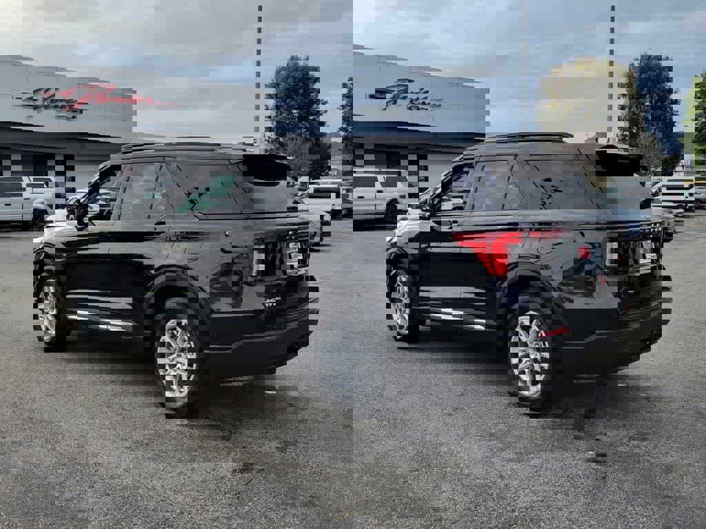 Used 2025 Ford Explorer Active image 3