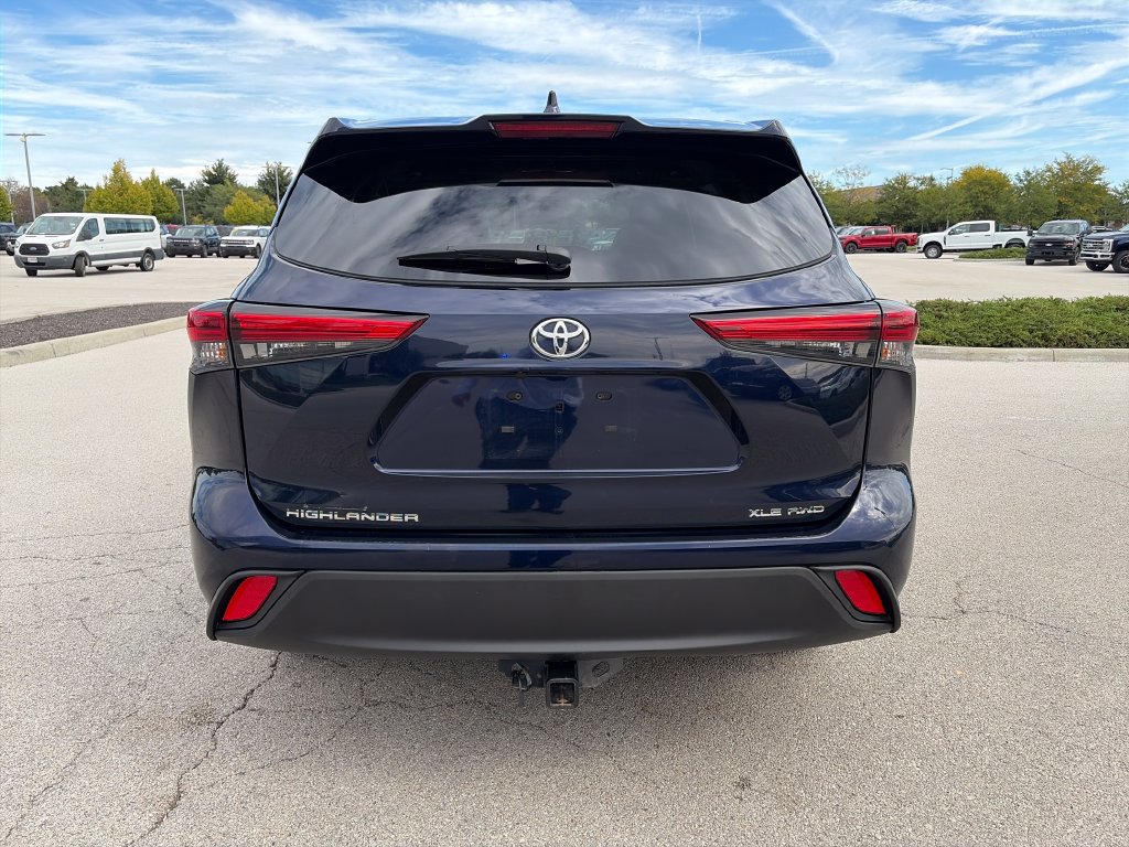 Used 2023 Toyota Highlander XLE AWD/4WD image 6