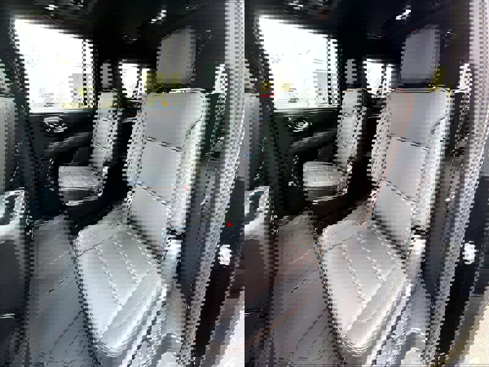 Used 2024 Chevrolet Suburban High Country image 15