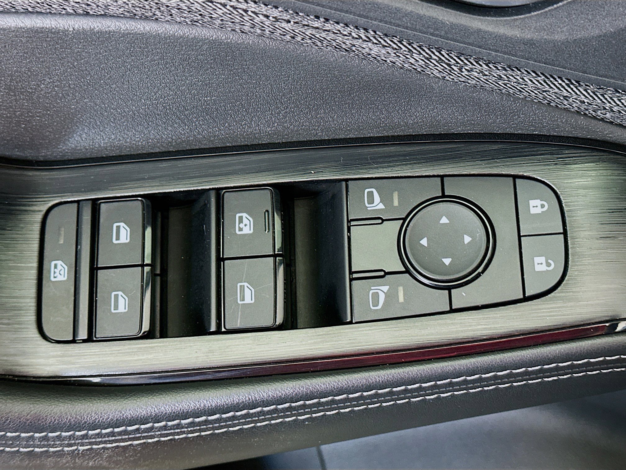 Used 2023 Nissan Rogue SV FWD image 15