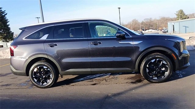 New 2026 Kia Sorento S image 4