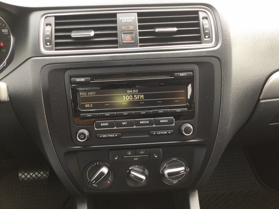 Used 2015 Volkswagen Jetta SE FWD image 32