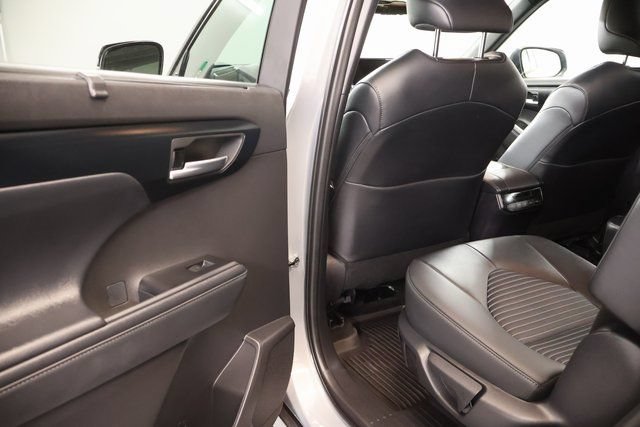 Certified 2025 Toyota Highlander XSE AWD/4WD image 27